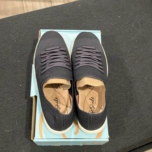 Women’s Lifestride slip on knit sneakers in EUC